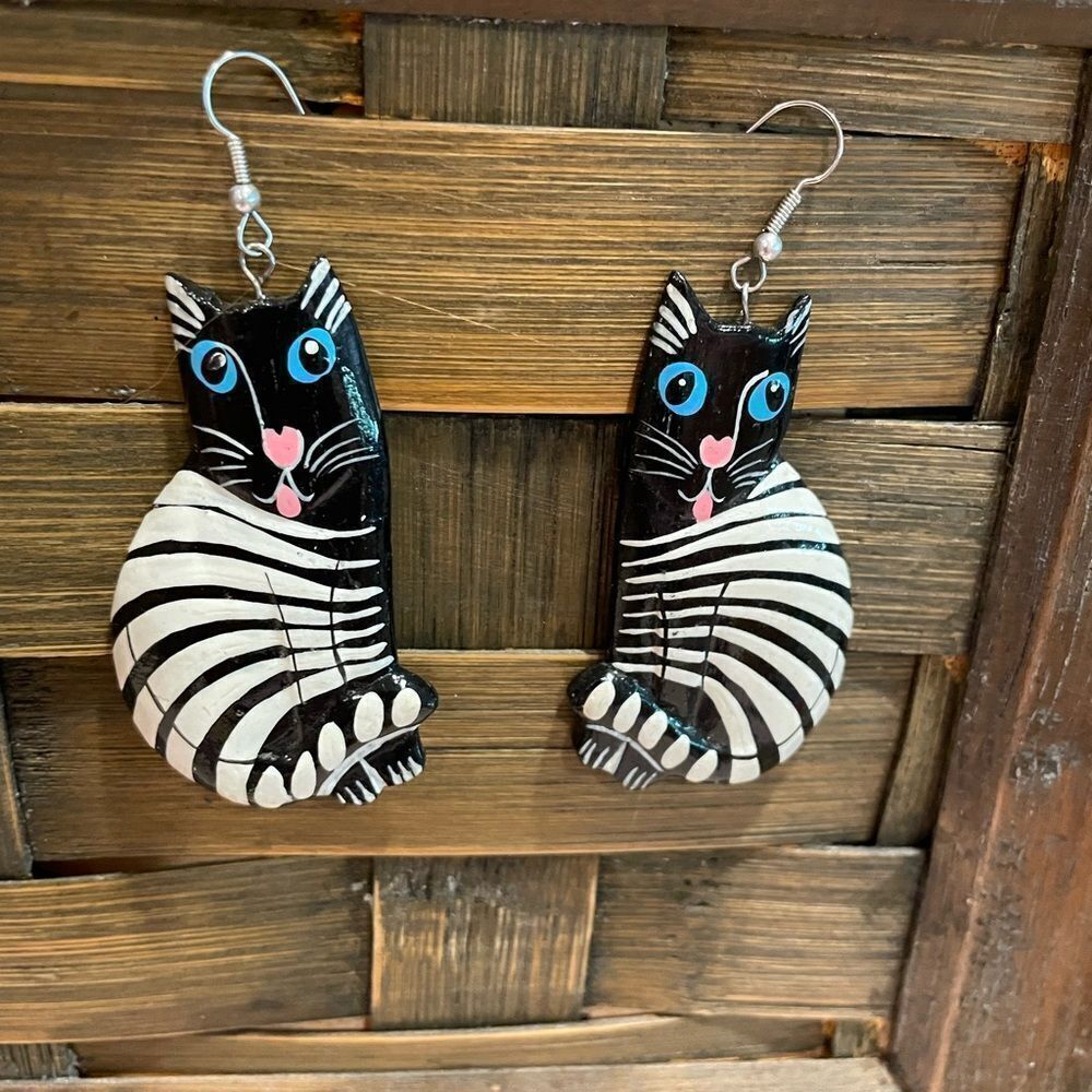 Wood Cat Black and White Heart Nose 1980’s Earrings